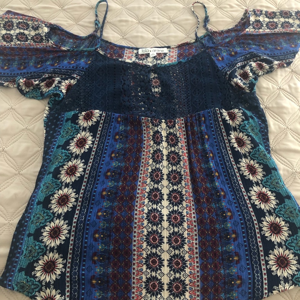 Super cute floral top.